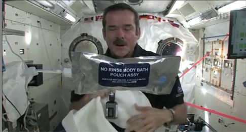 Πώς να πλύνετε τα χέρια σας στο Διάστημα